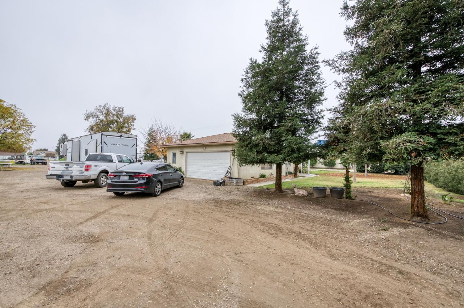 1055 E Dinuba Ave, Reedley, CA 93654