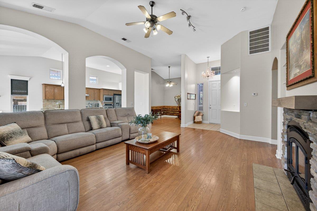 2467 Redington Ave, Clovis, CA 93619