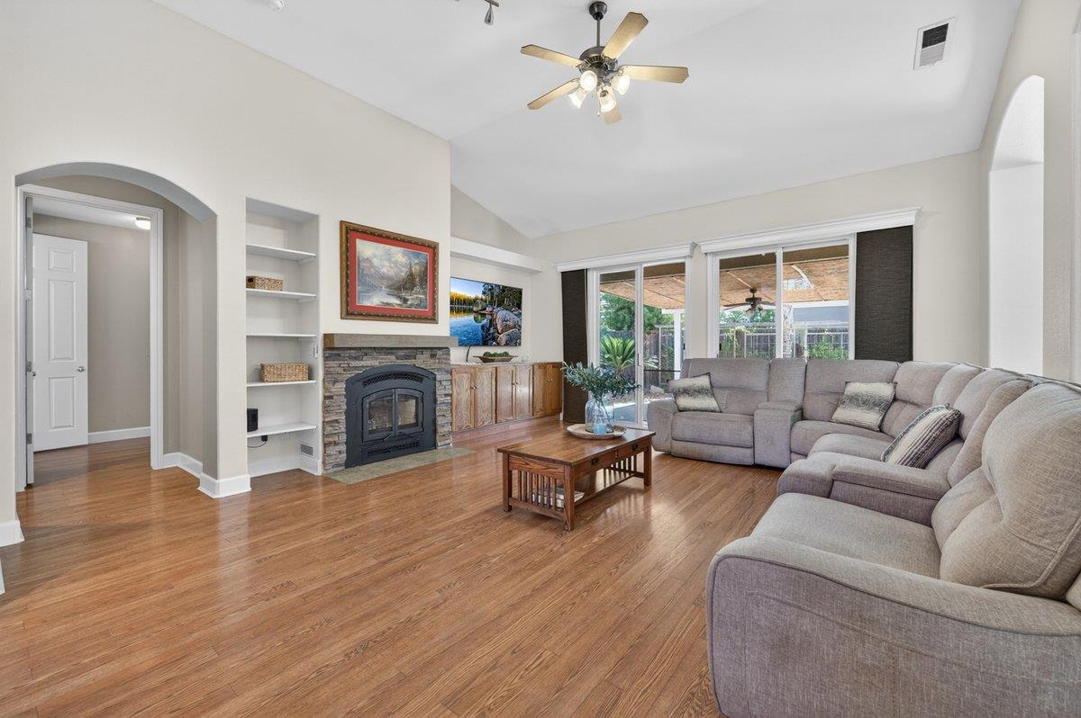 2467 Redington Ave, Clovis, CA 93619