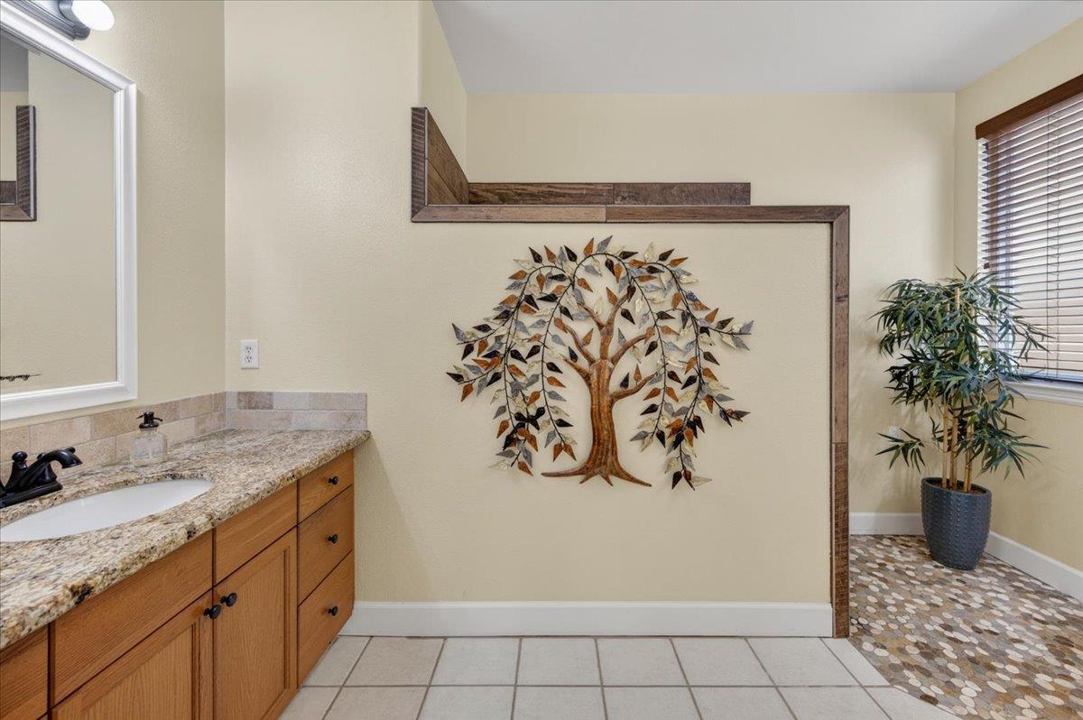 2467 Redington Ave, Clovis, CA 93619