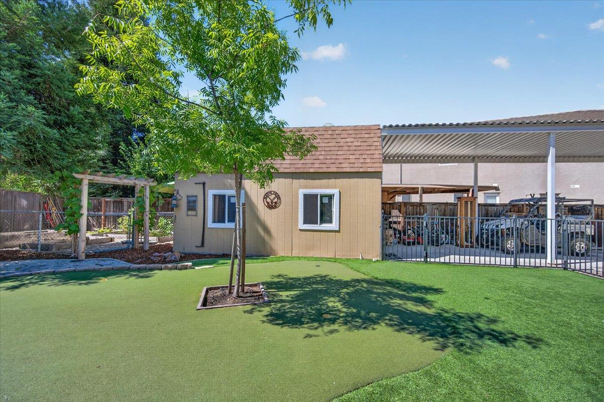 2467 Redington Ave, Clovis, CA 93619