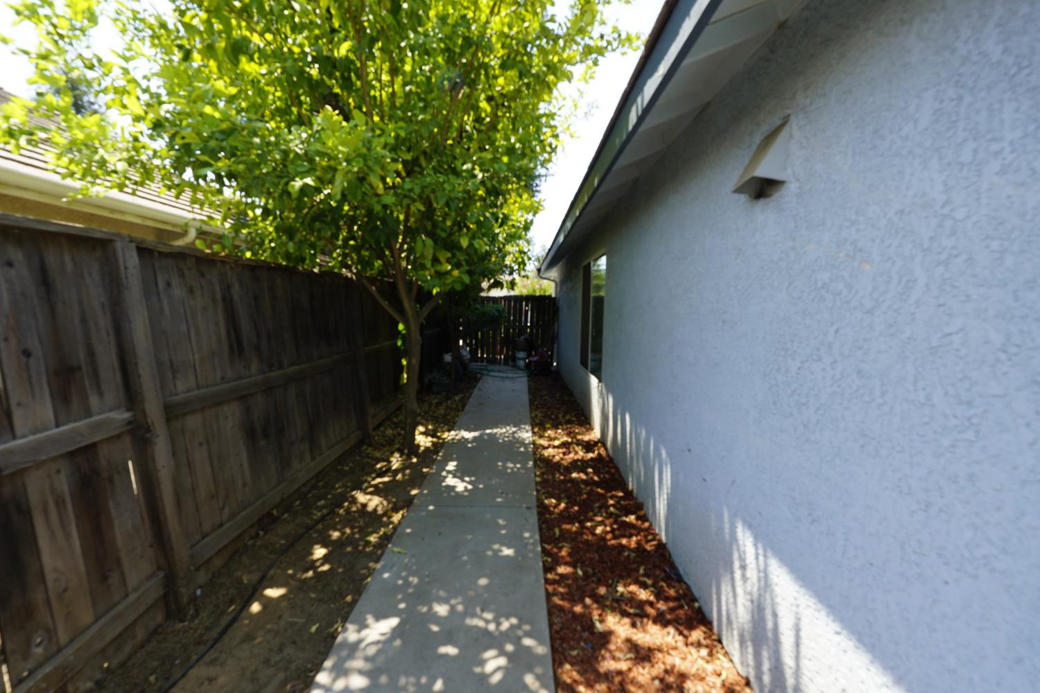 2741 Fremont Ave, Clovis, CA 93611