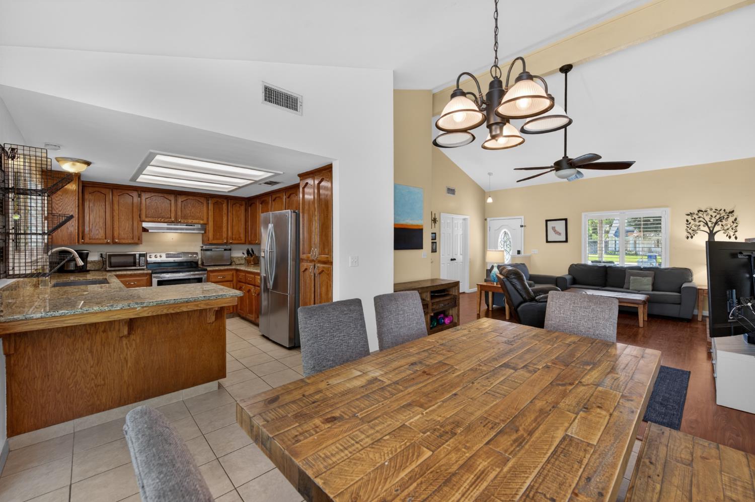 1012 N Adler Ave, Clovis, CA 93611