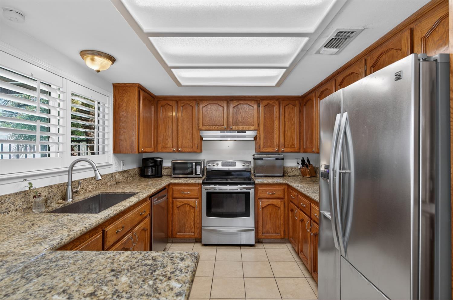 1012 N Adler Ave, Clovis, CA 93611