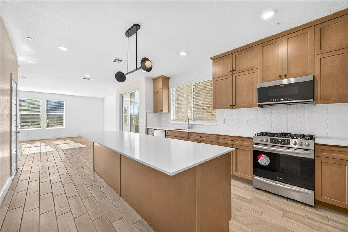 10993 N Wisteria Dr, Fresno, CA 93730