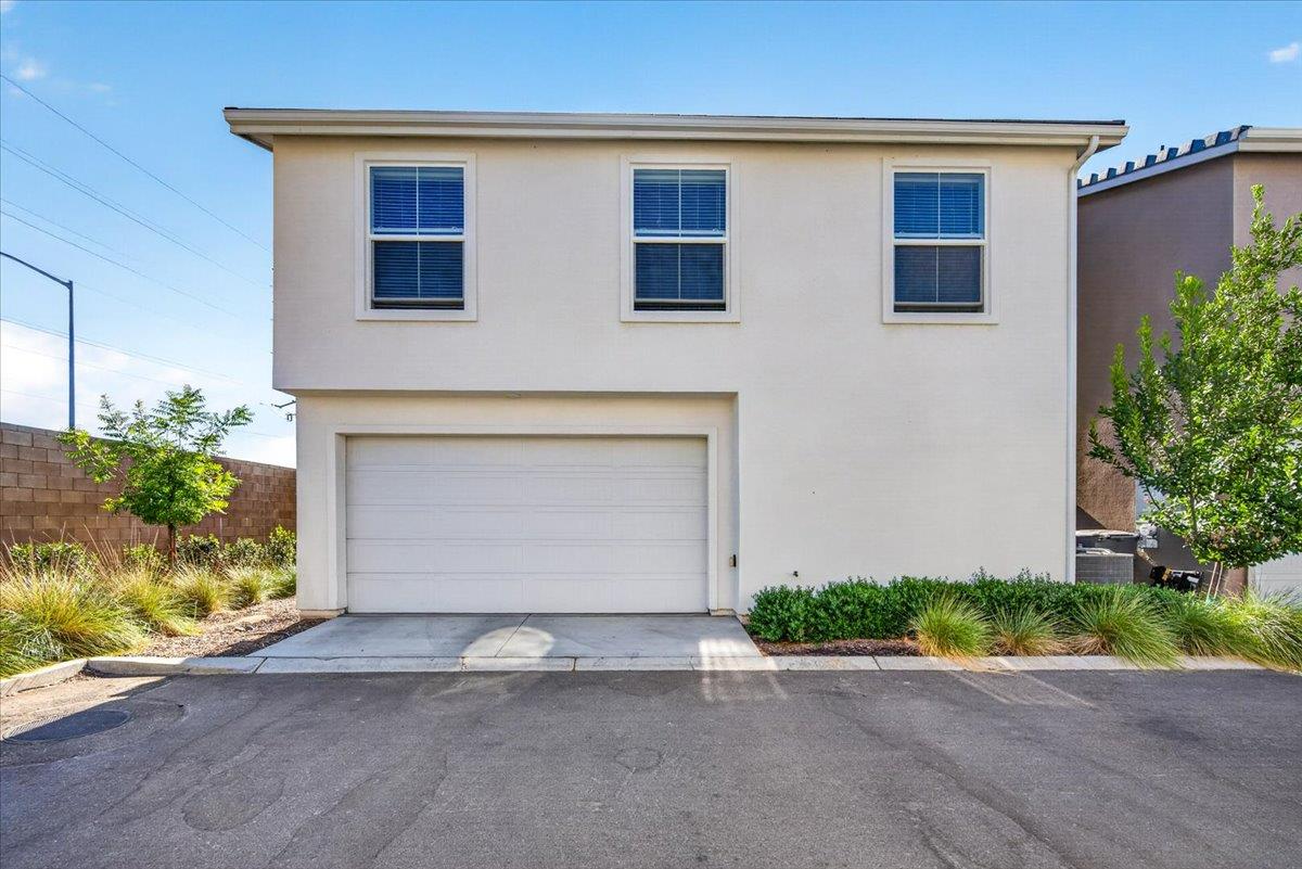 10993 N Wisteria Dr, Fresno, CA 93730