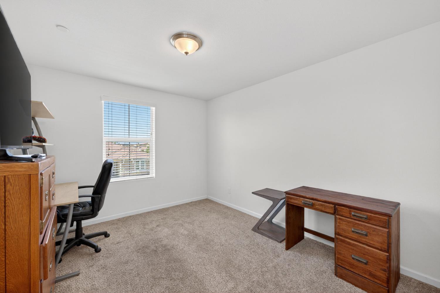 3866 Sussex Ave, Clovis, CA 93619
