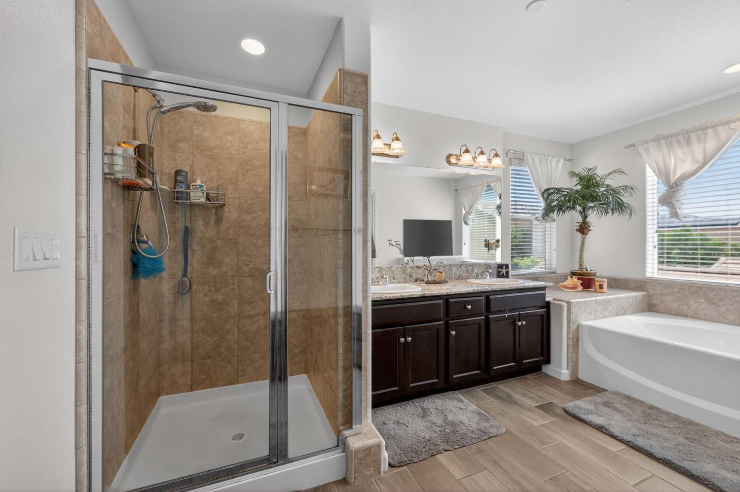 3866 Sussex Ave, Clovis, CA 93619