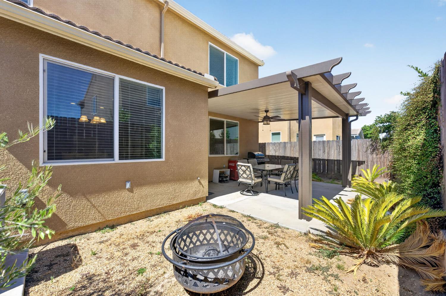 3866 Sussex Ave, Clovis, CA 93619