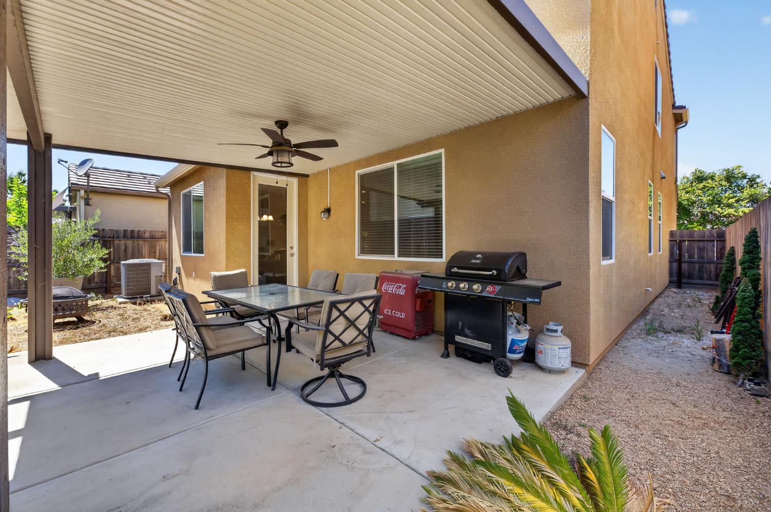 3866 Sussex Ave, Clovis, CA 93619