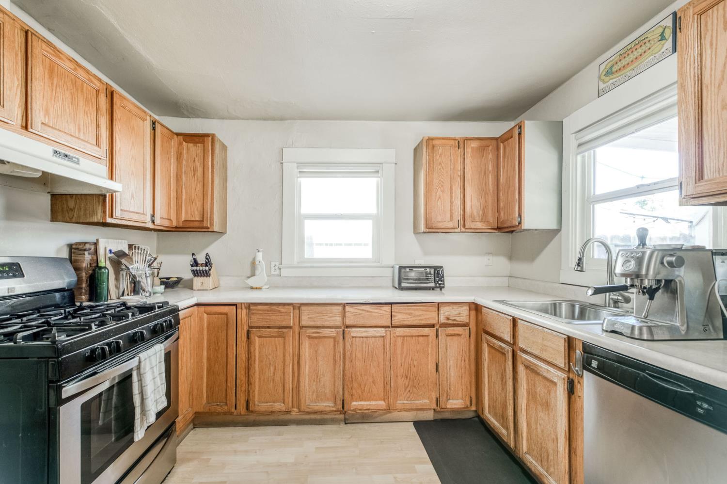 526 E Simpson Ave, Fresno, CA 93704