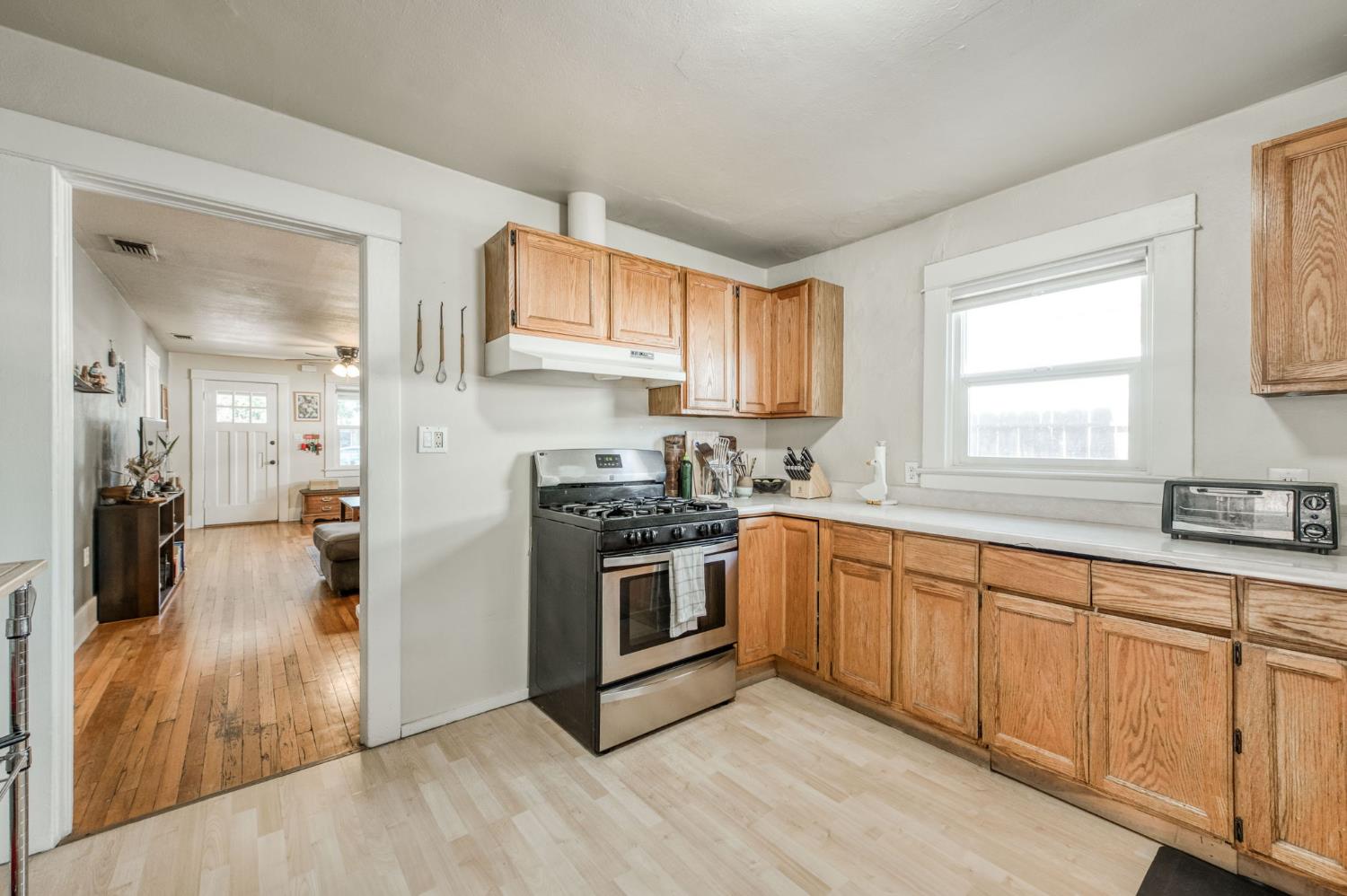526 E Simpson Ave, Fresno, CA 93704