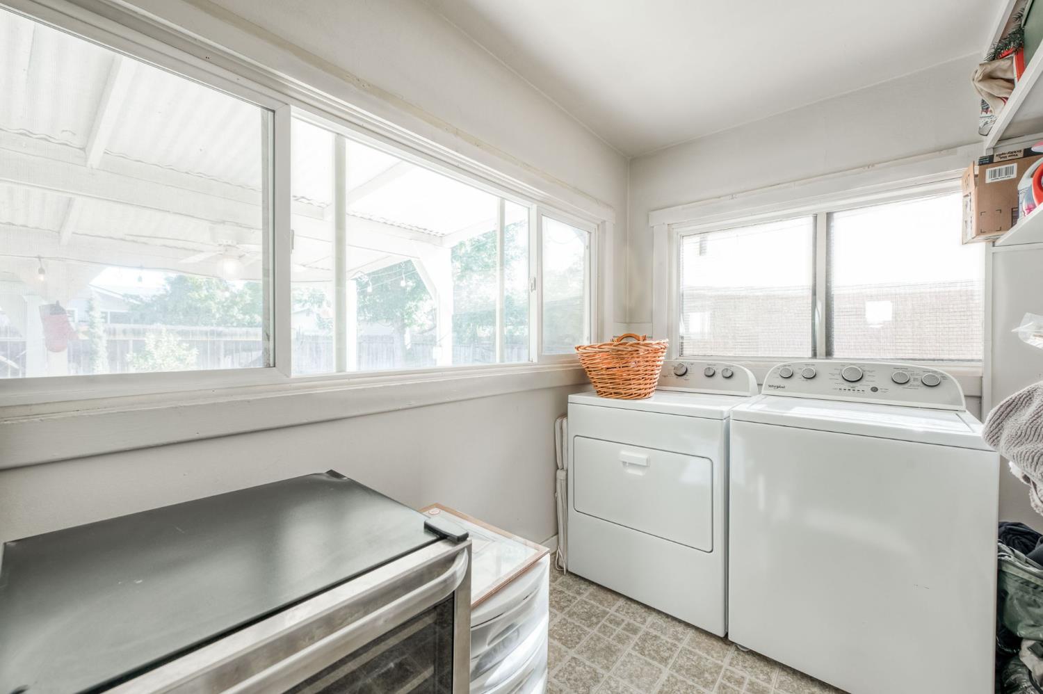 526 E Simpson Ave, Fresno, CA 93704