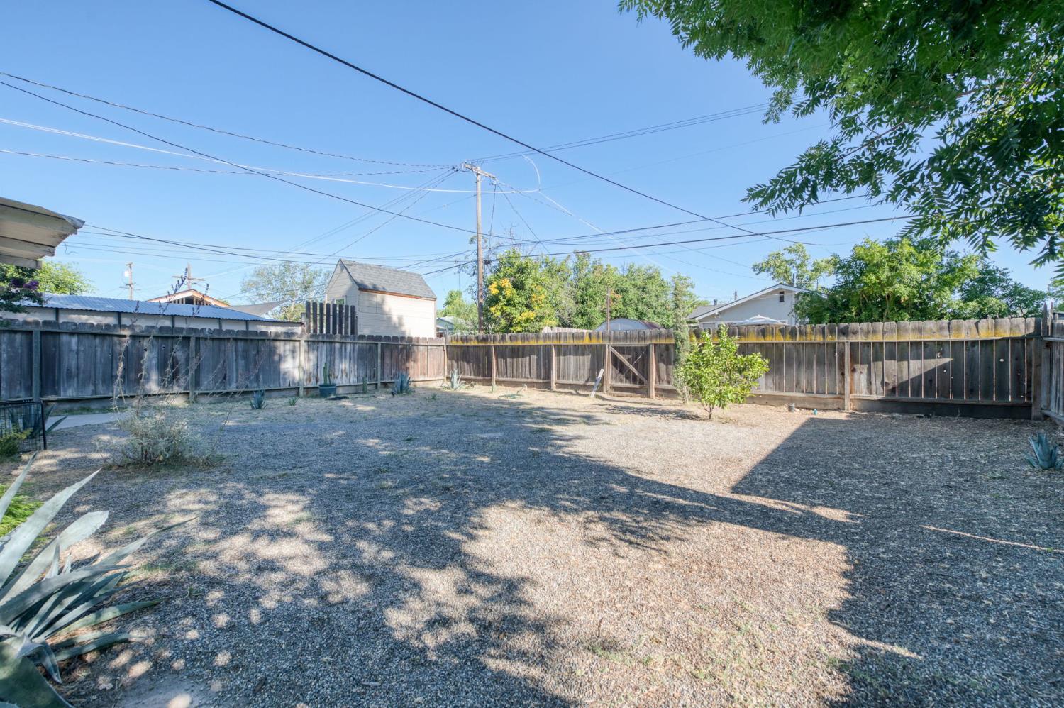 526 E Simpson Ave, Fresno, CA 93704