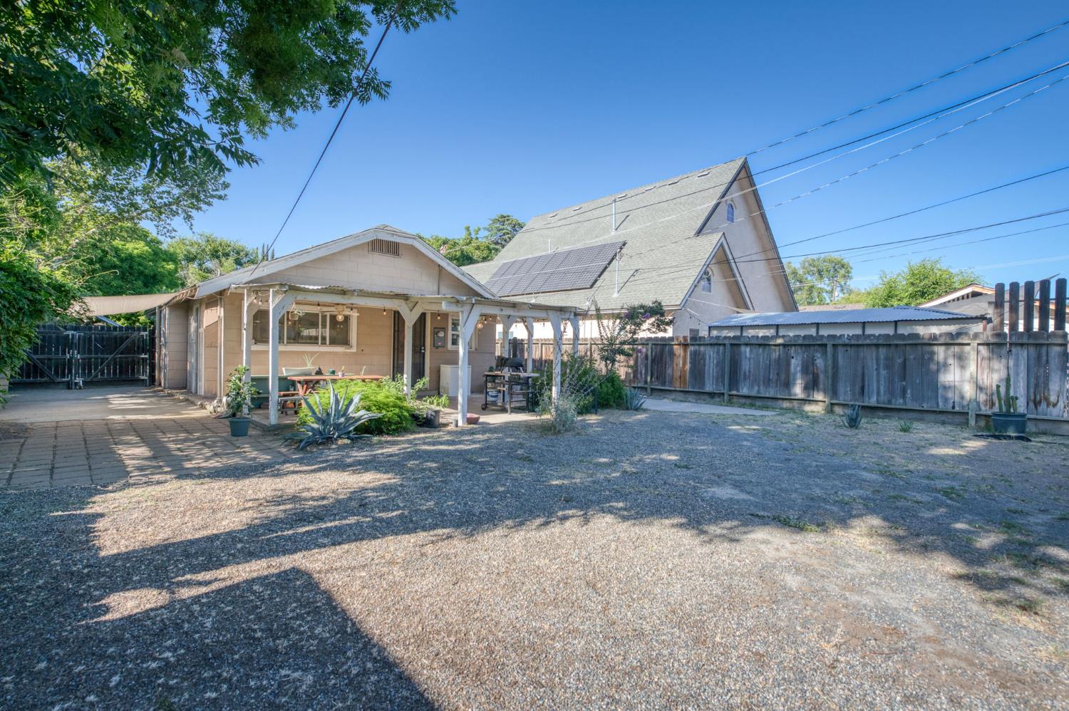 526 E Simpson Ave, Fresno, CA 93704