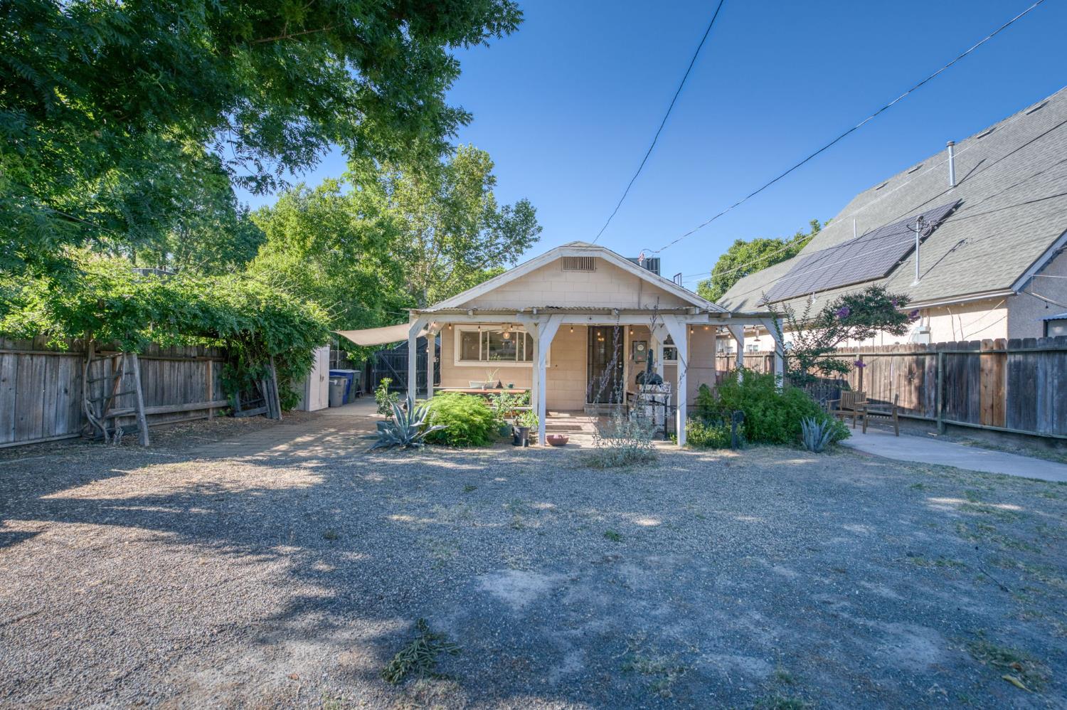 526 E Simpson Ave, Fresno, CA 93704