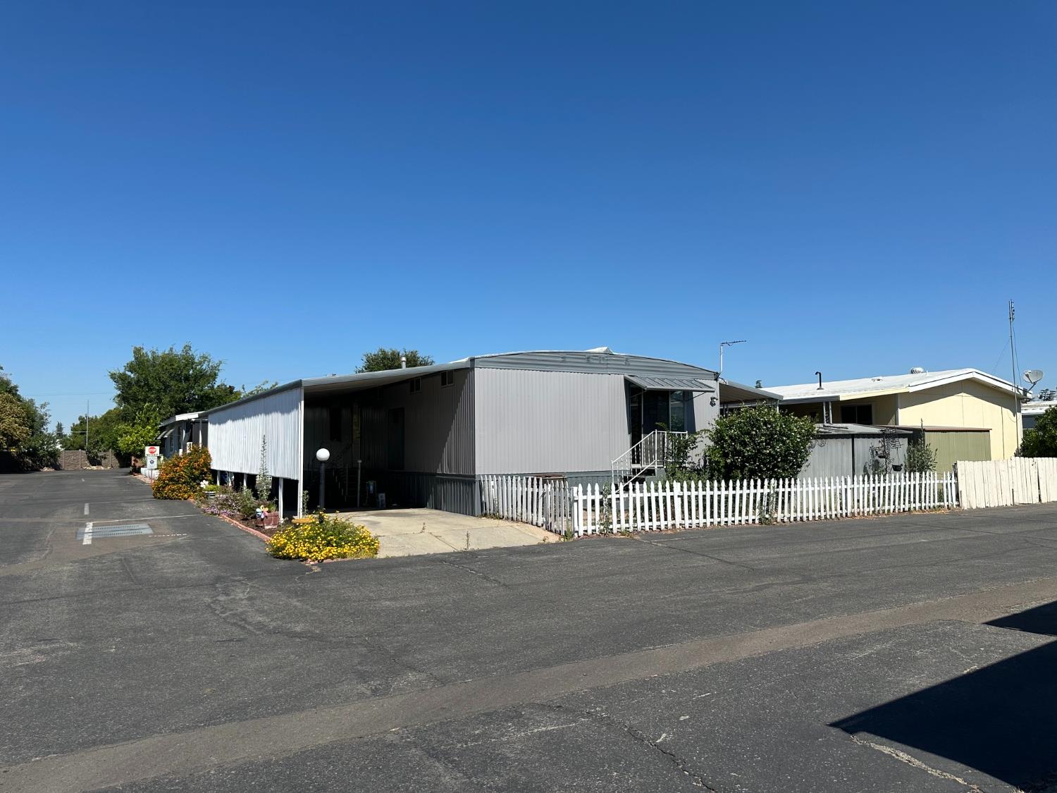 1724 Minnewawa Ave #SPC 2, Clovis, CA 93612