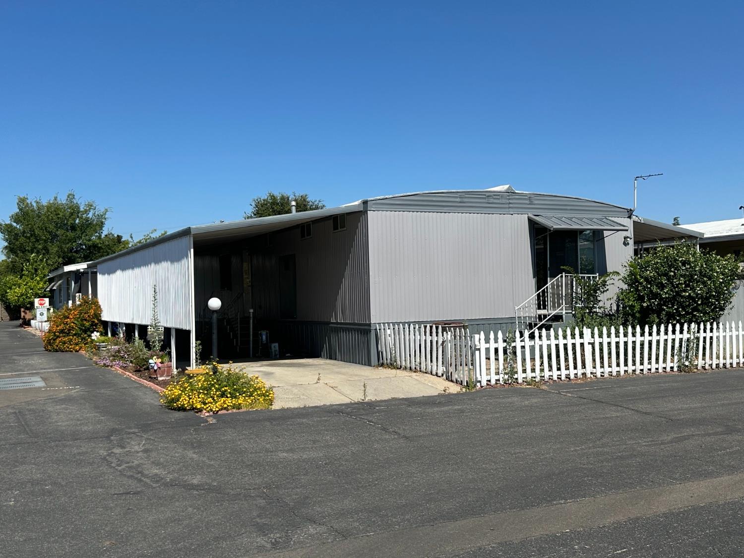 1724 Minnewawa Ave #SPC 2, Clovis, CA 93612