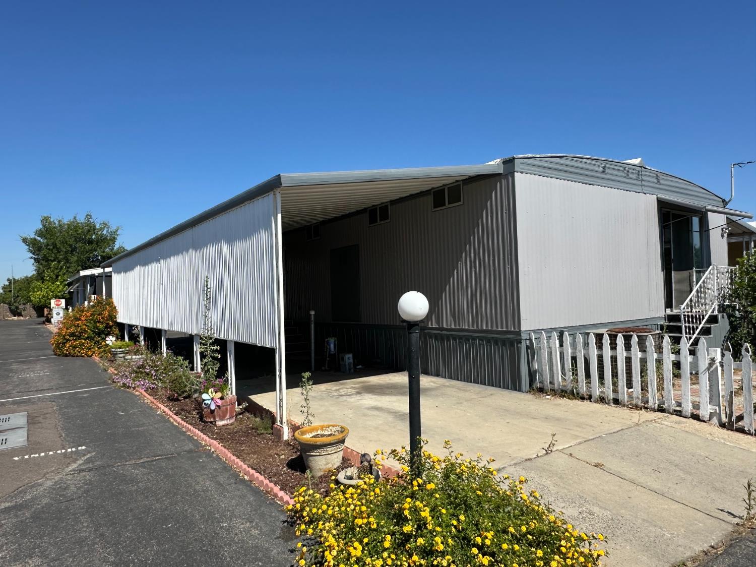 1724 Minnewawa Ave #SPC 2, Clovis, CA 93612
