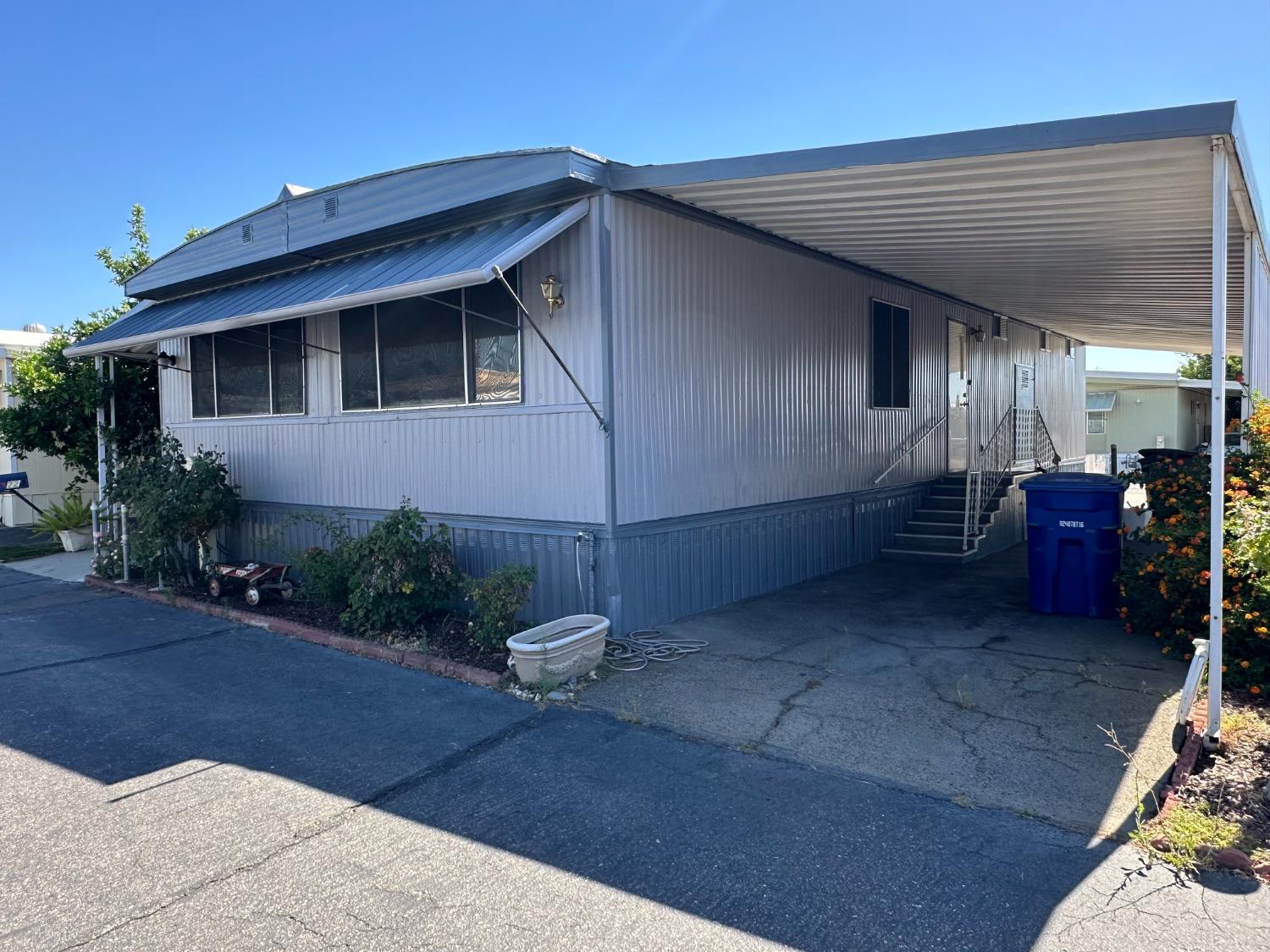 1724 Minnewawa Ave #SPC 2, Clovis, CA 93612