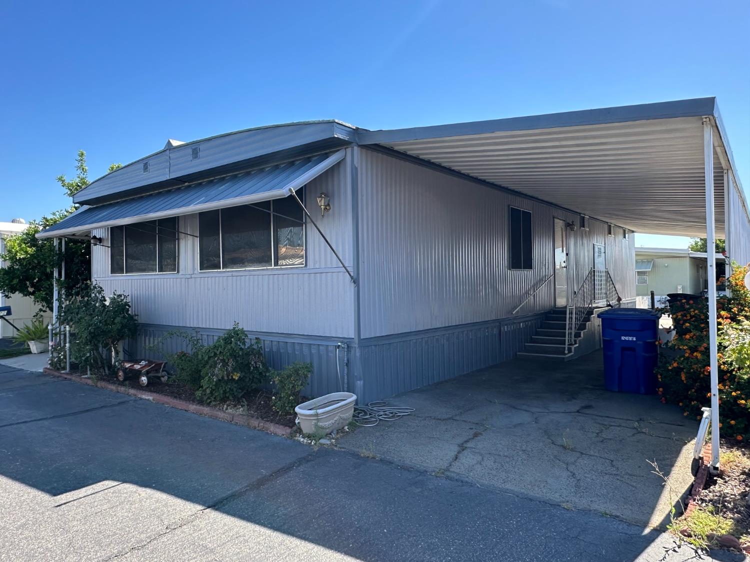 1724 Minnewawa Ave #SPC 2, Clovis, CA 93612