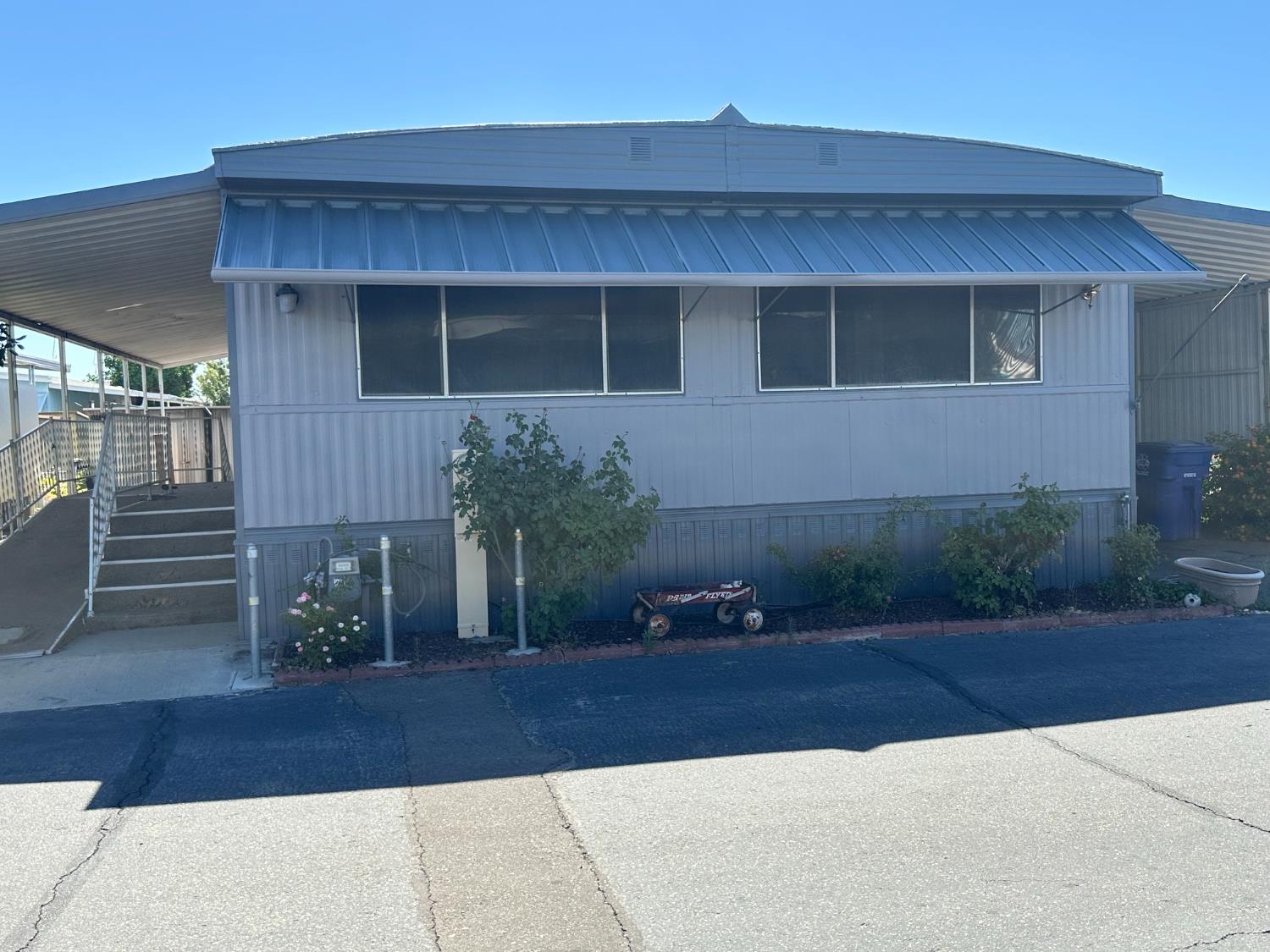 1724 Minnewawa Ave #SPC 2, Clovis, CA 93612