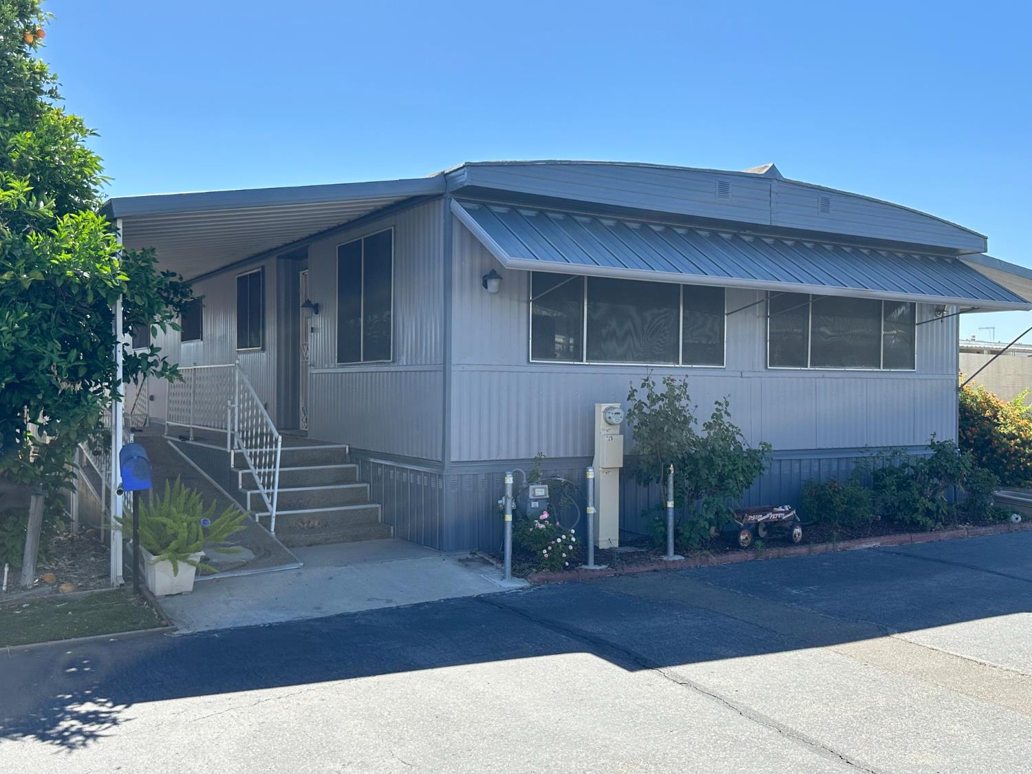 1724 Minnewawa Ave #SPC 2, Clovis, CA 93612