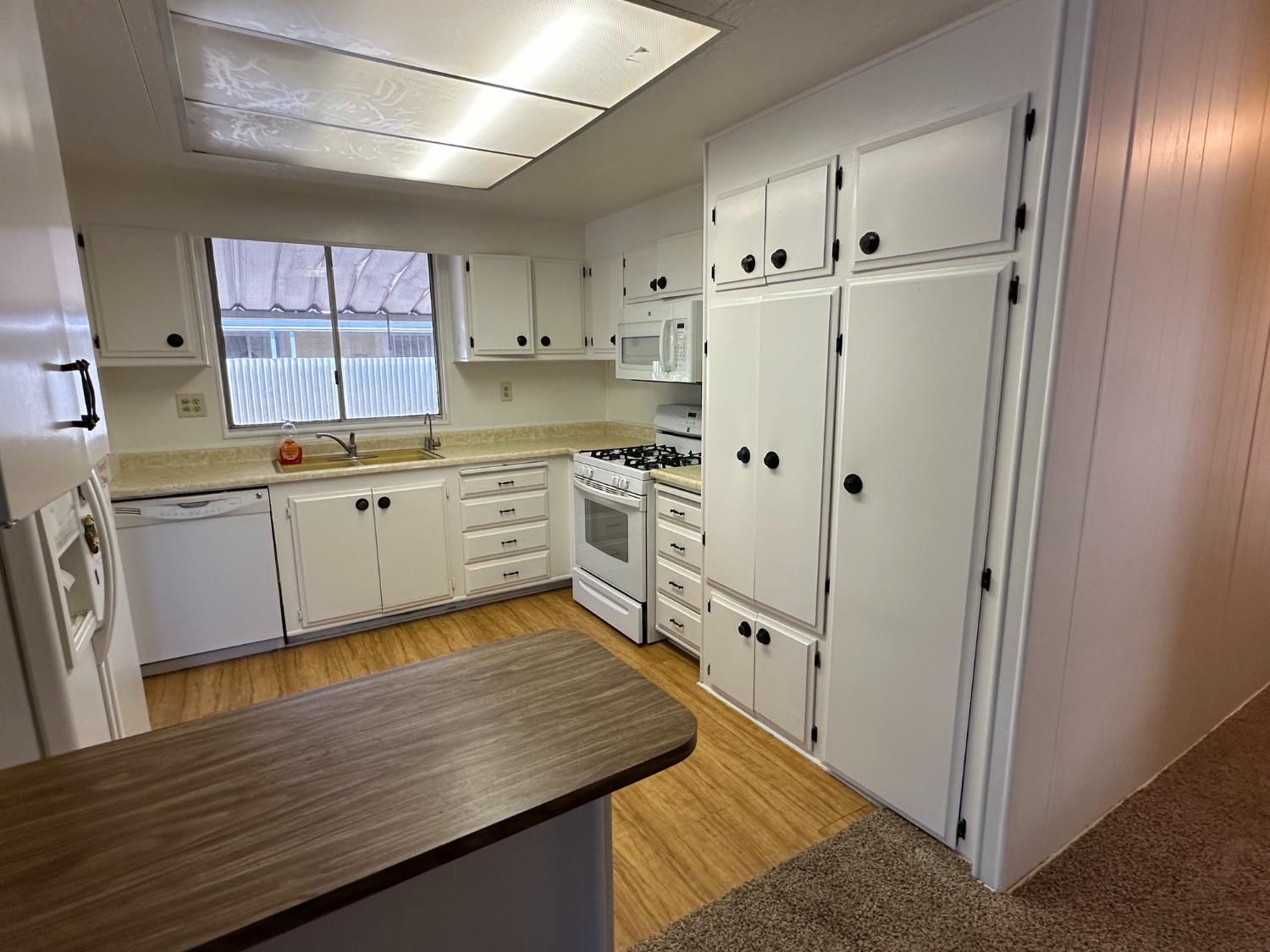 1724 Minnewawa Ave #SPC 2, Clovis, CA 93612