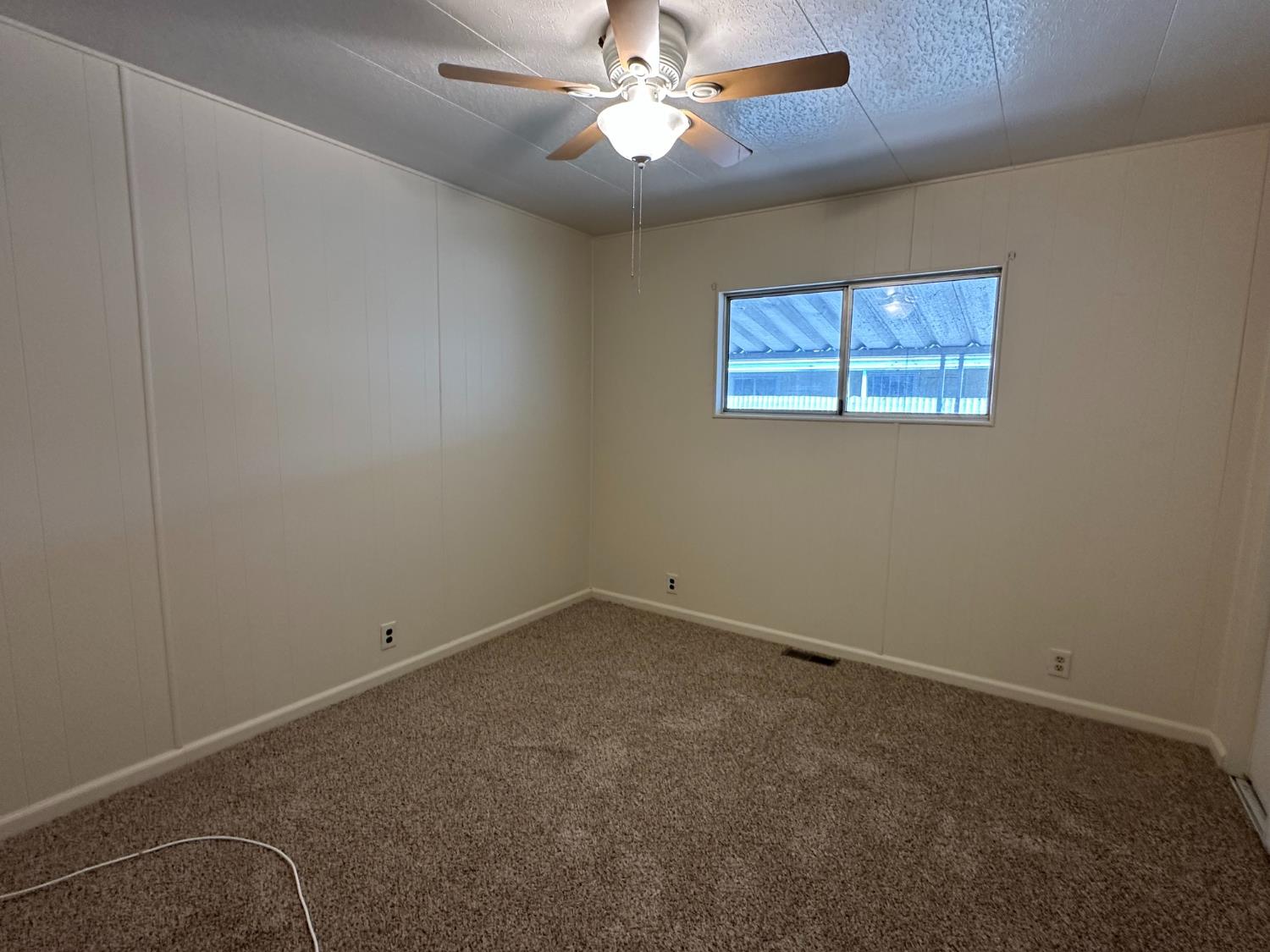 1724 Minnewawa Ave #SPC 2, Clovis, CA 93612