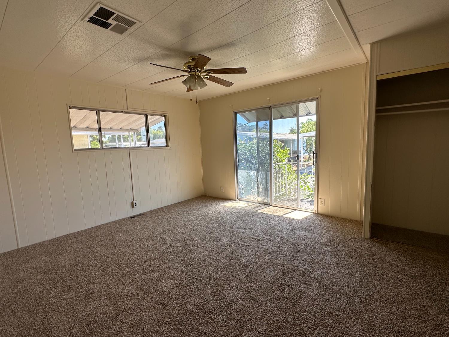 1724 Minnewawa Ave #SPC 2, Clovis, CA 93612