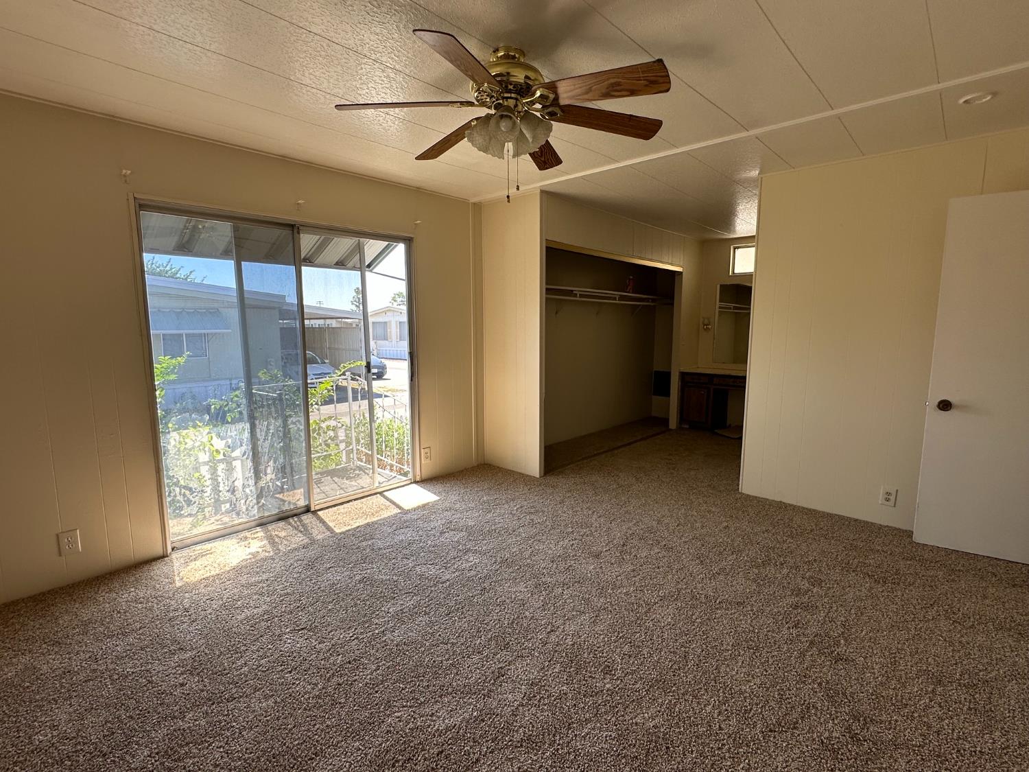 1724 Minnewawa Ave #SPC 2, Clovis, CA 93612