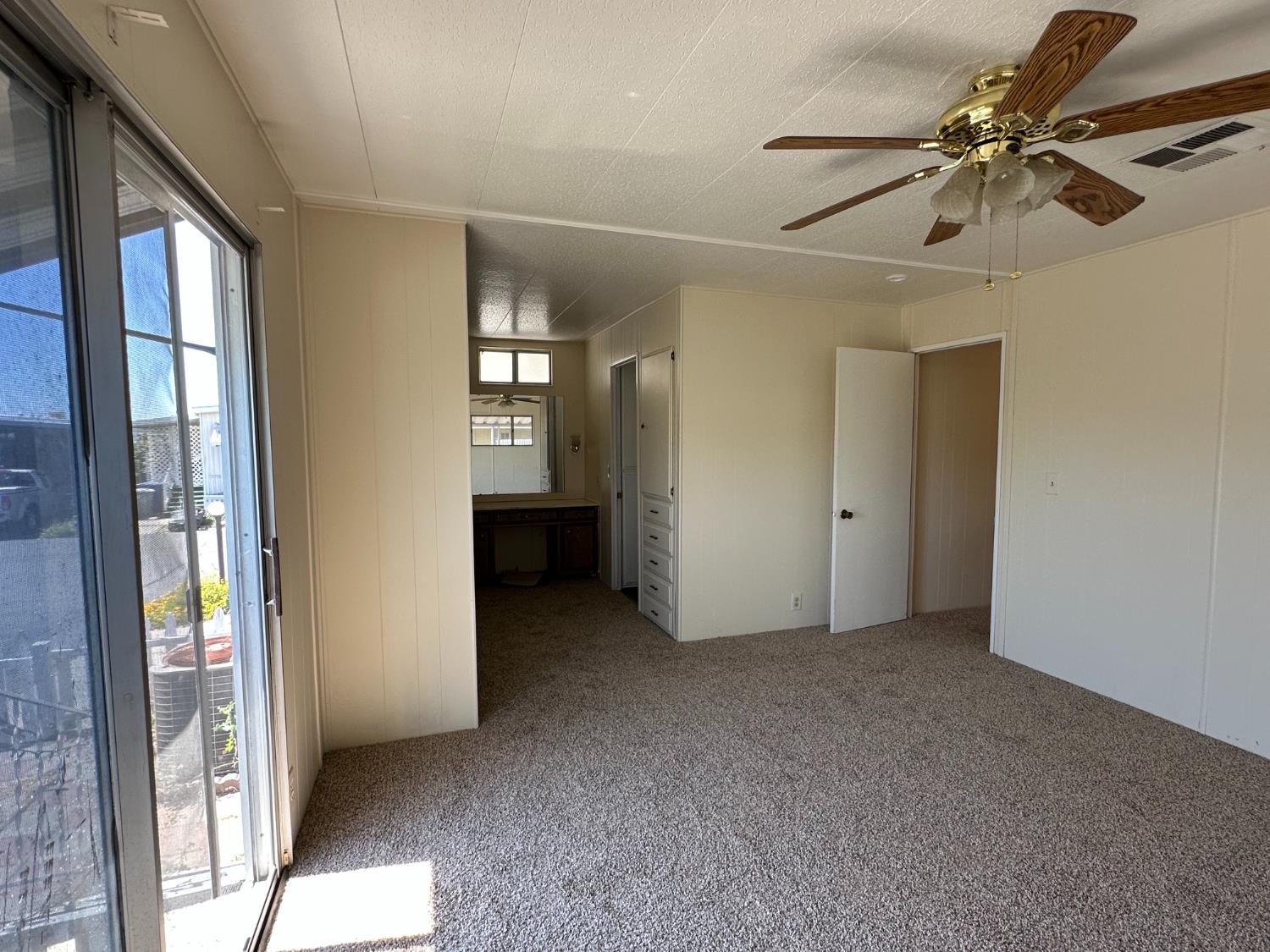 1724 Minnewawa Ave #SPC 2, Clovis, CA 93612