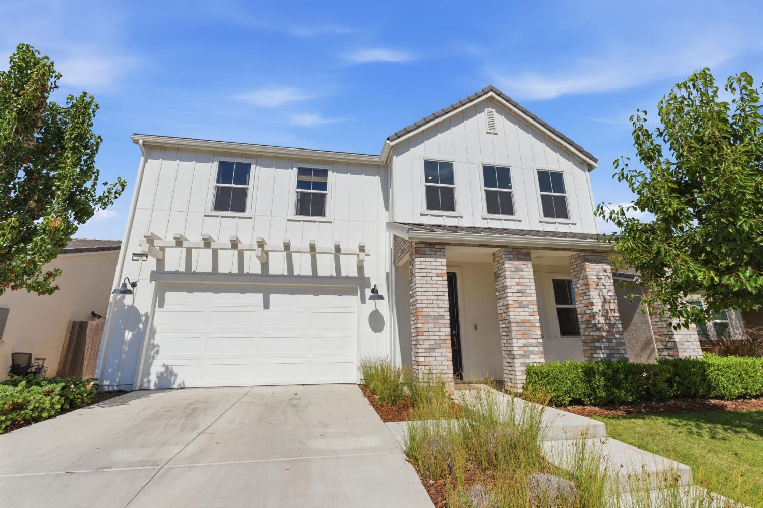 186 Sentinel Dr S, Madera, CA 93636
