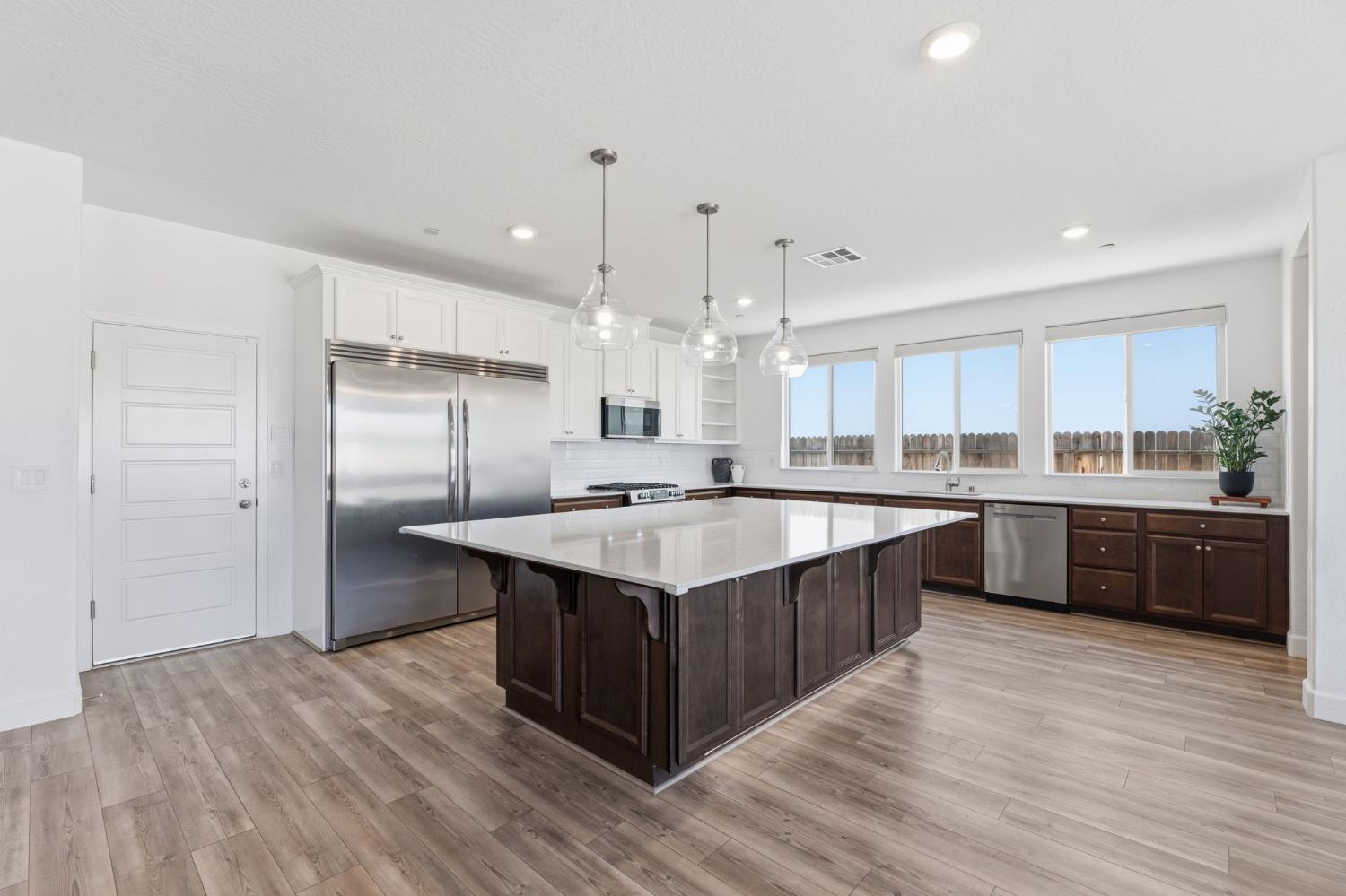 186 Sentinel Dr S, Madera, CA 93636