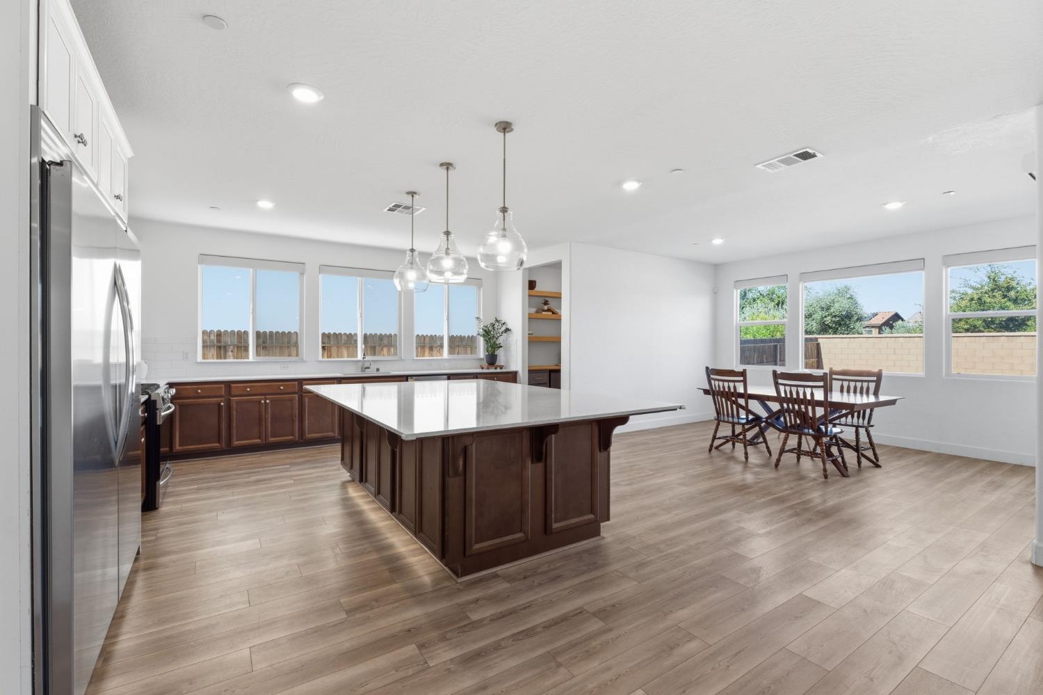 186 Sentinel Dr S, Madera, CA 93636