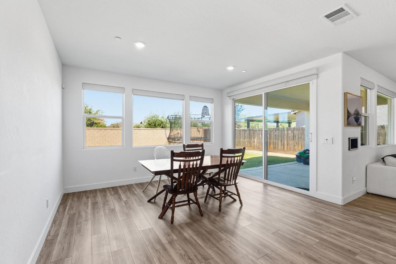 186 Sentinel Dr S, Madera, CA 93636