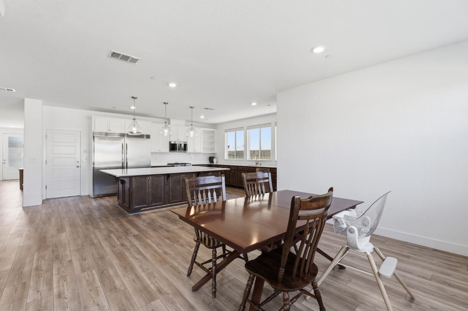 186 Sentinel Dr S, Madera, CA 93636