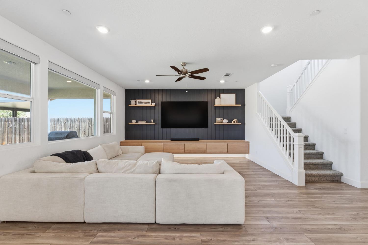 186 Sentinel Dr S, Madera, CA 93636