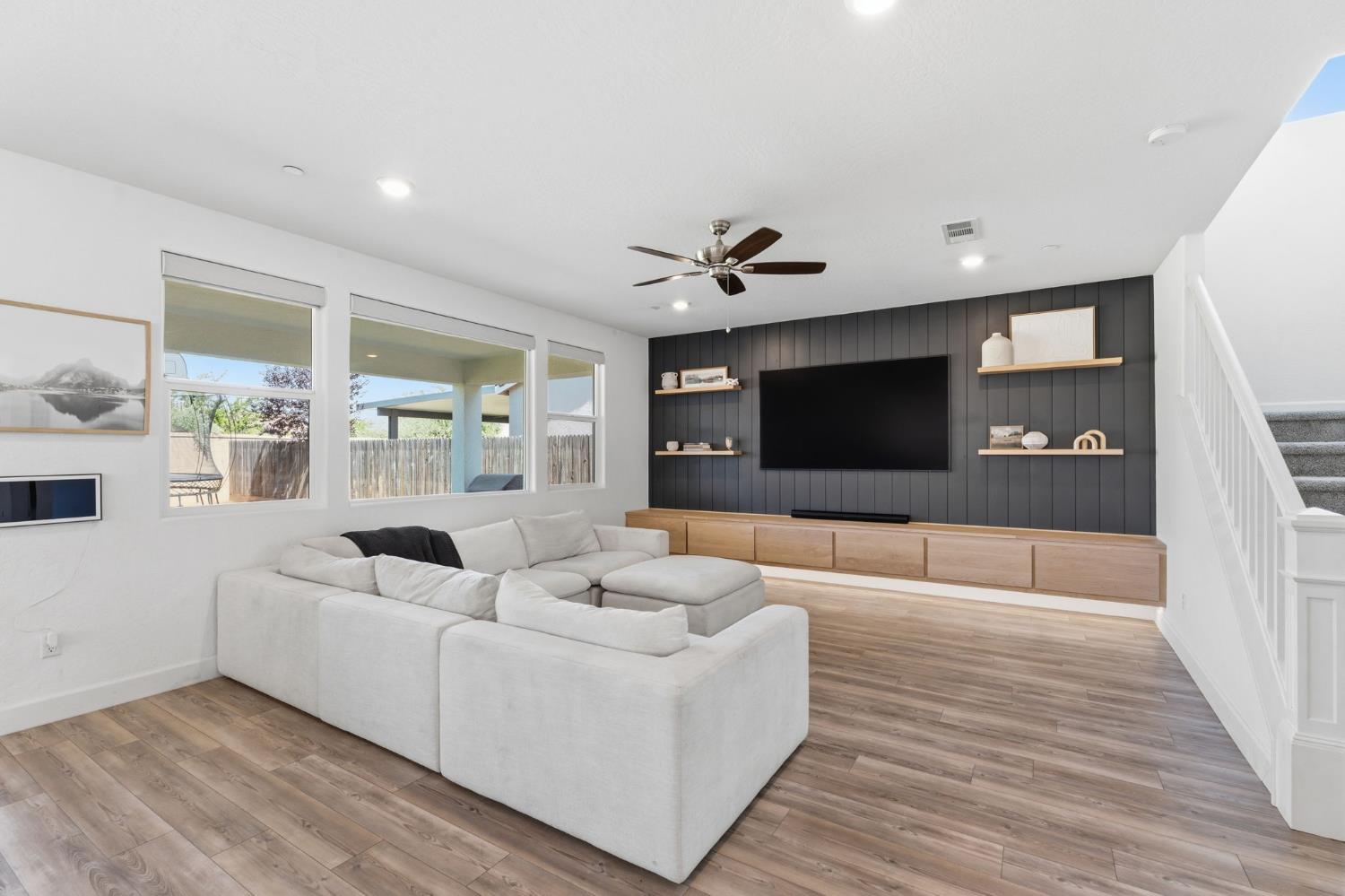186 Sentinel Dr S, Madera, CA 93636