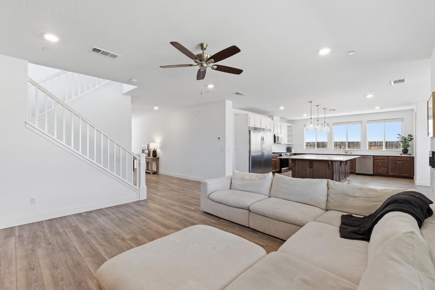 186 Sentinel Dr S, Madera, CA 93636