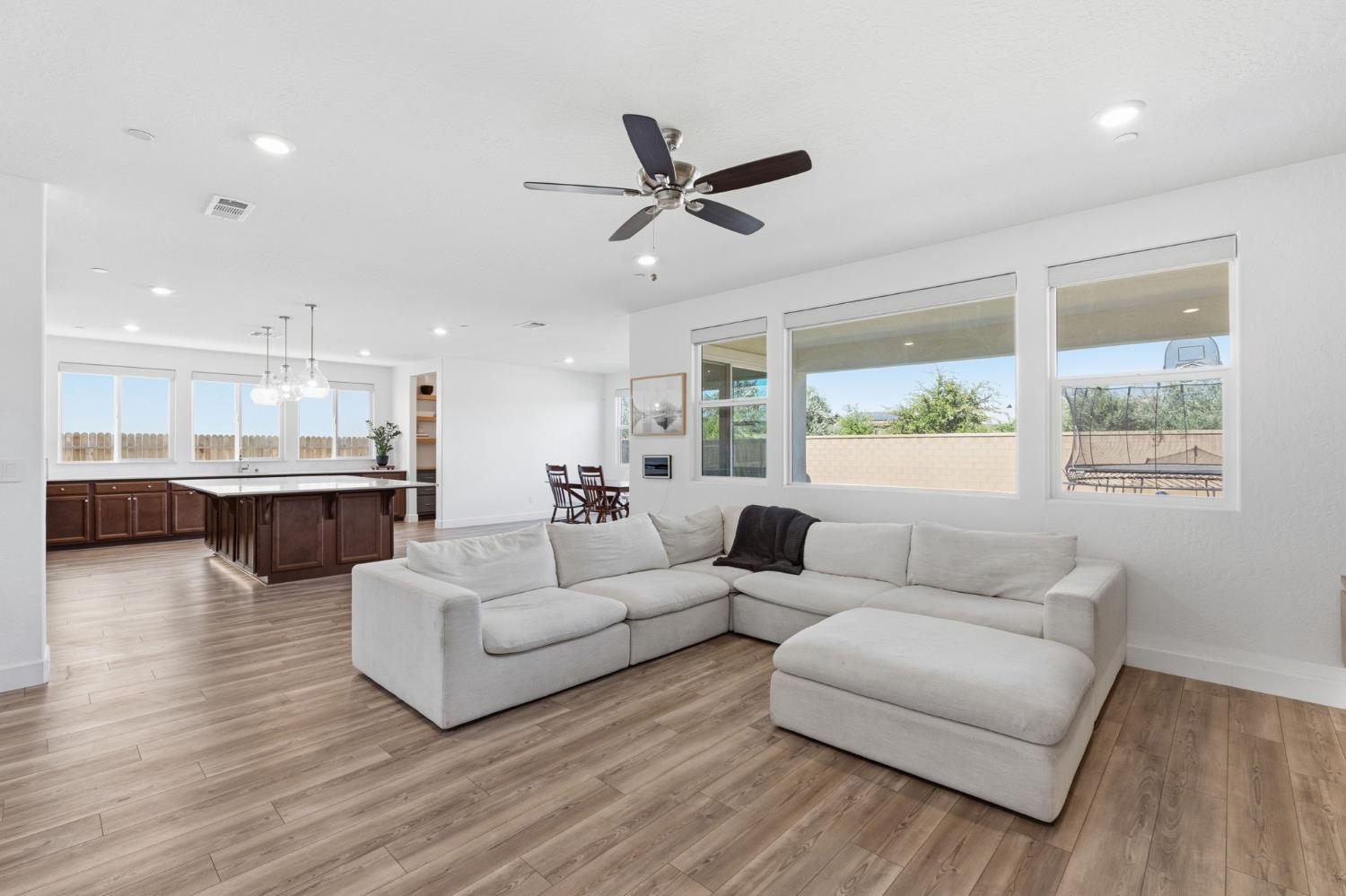 186 Sentinel Dr S, Madera, CA 93636