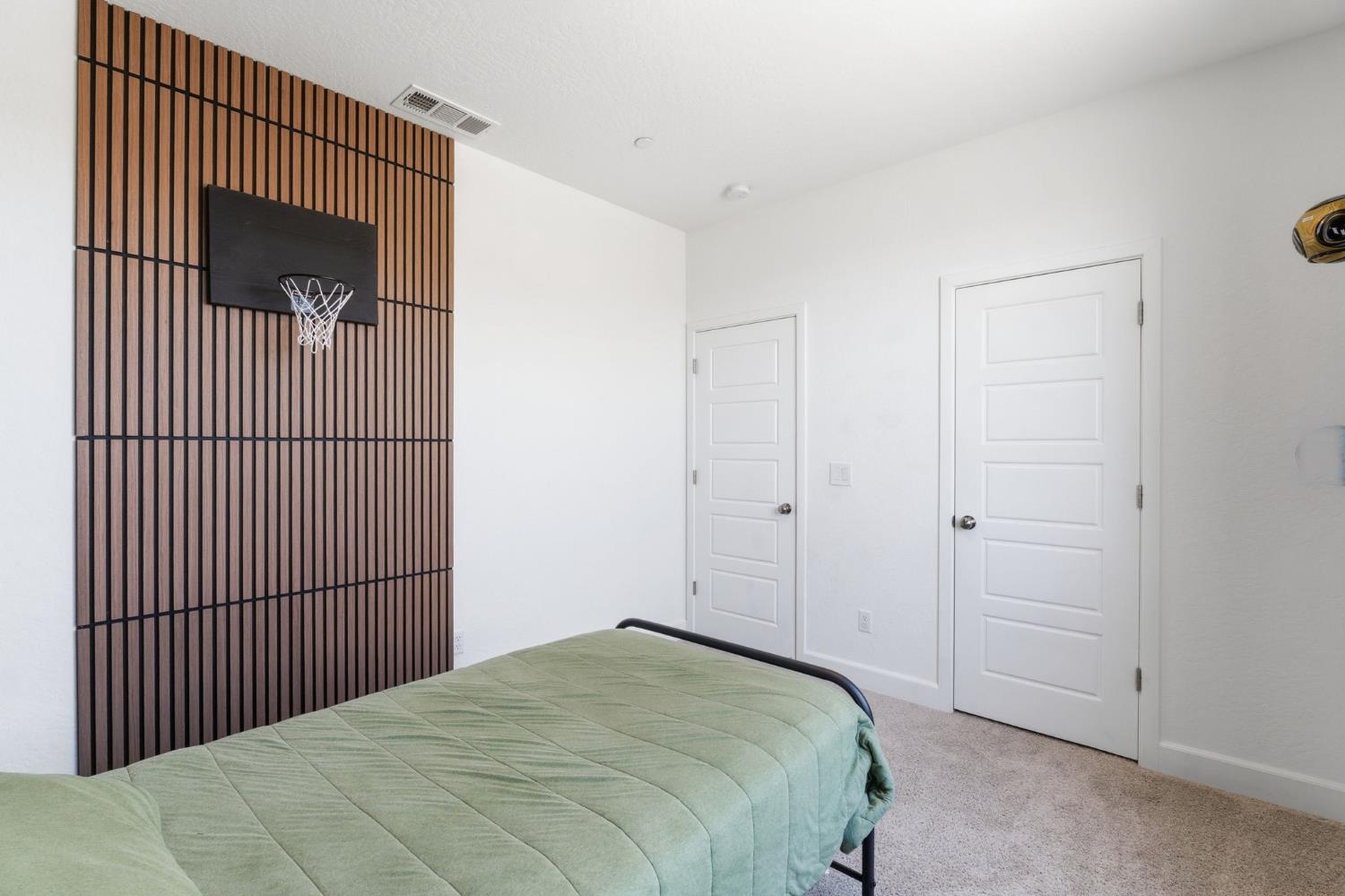 186 Sentinel Dr S, Madera, CA 93636