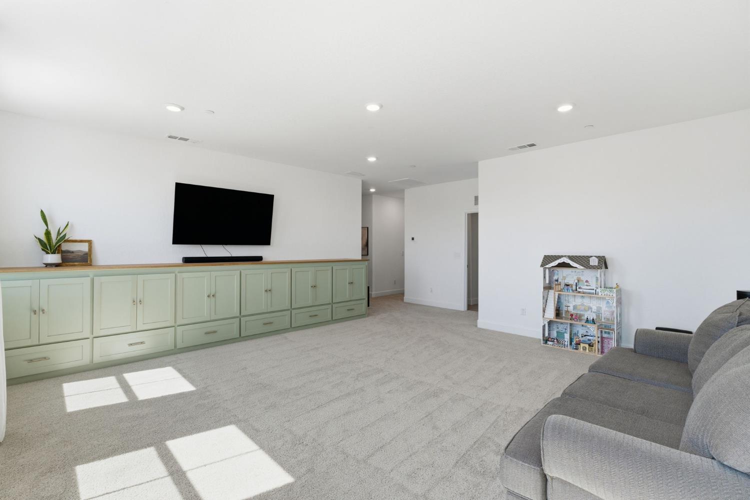 186 Sentinel Dr S, Madera, CA 93636