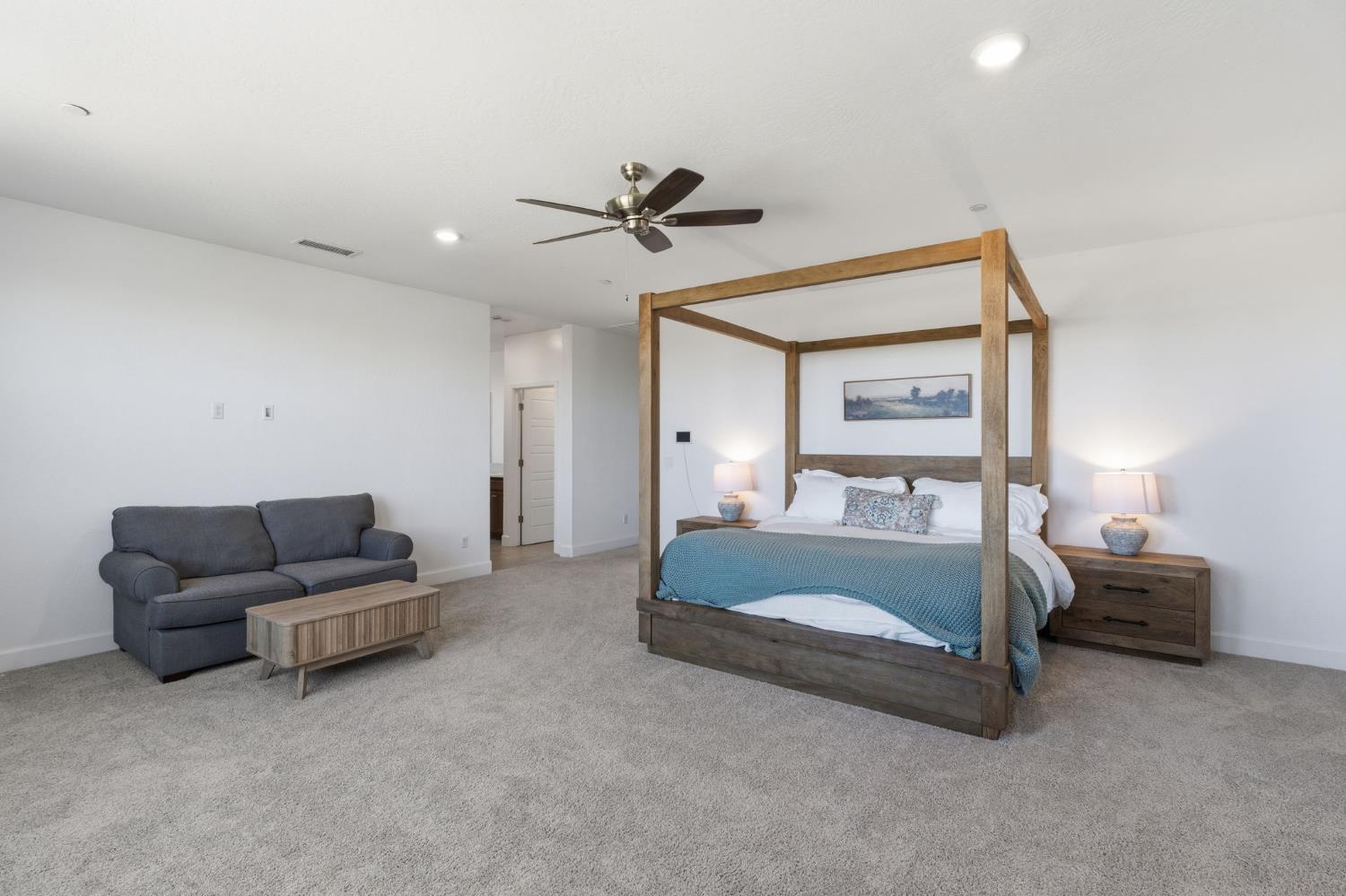 186 Sentinel Dr S, Madera, CA 93636