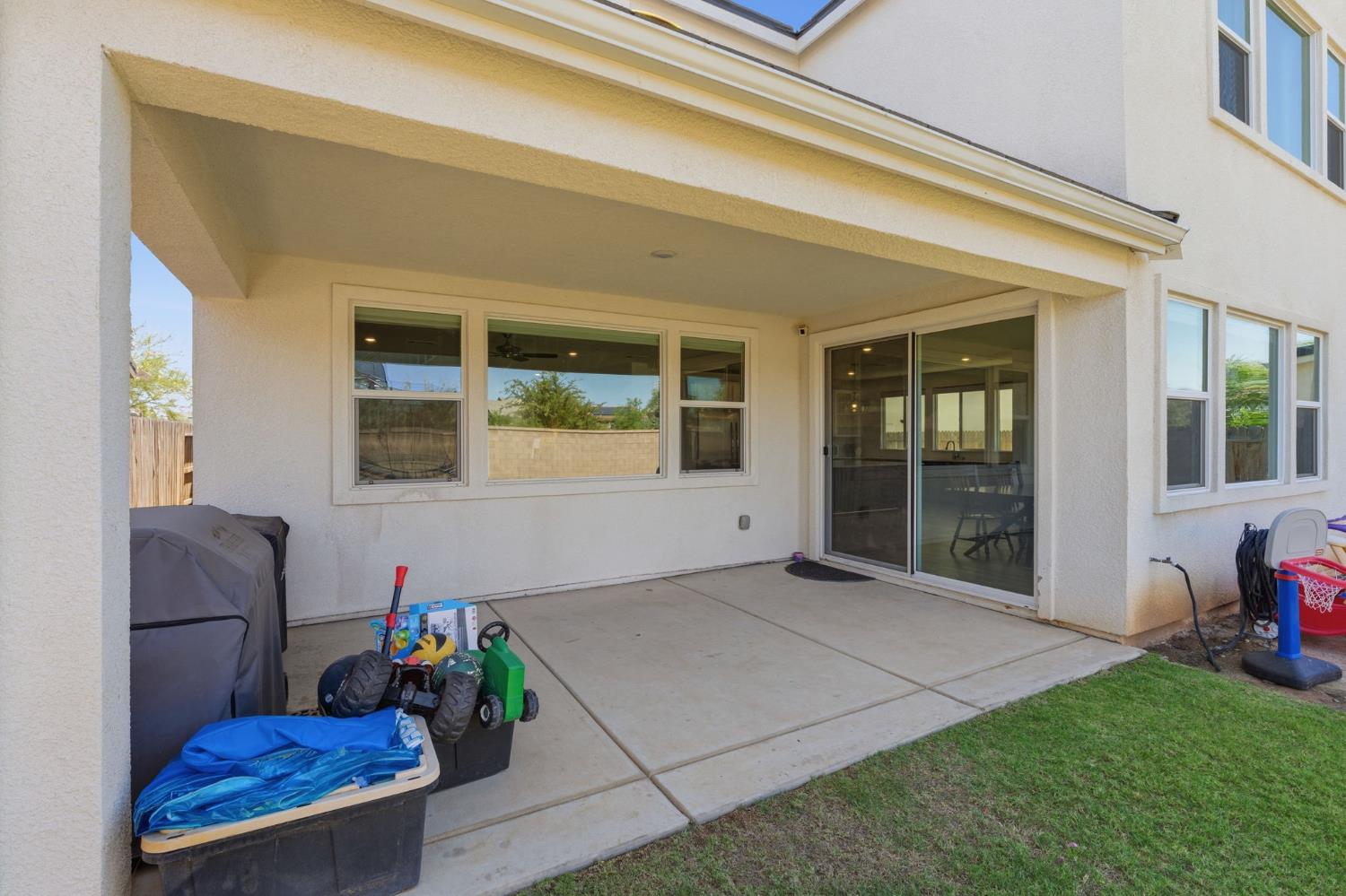 186 Sentinel Dr S, Madera, CA 93636