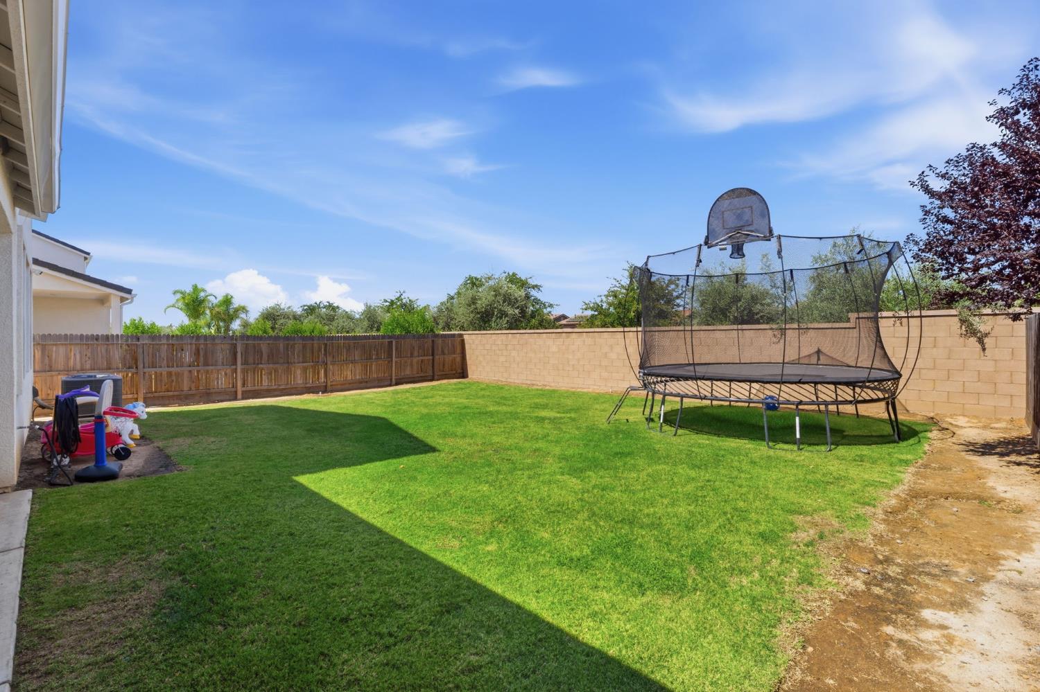 186 Sentinel Dr S, Madera, CA 93636
