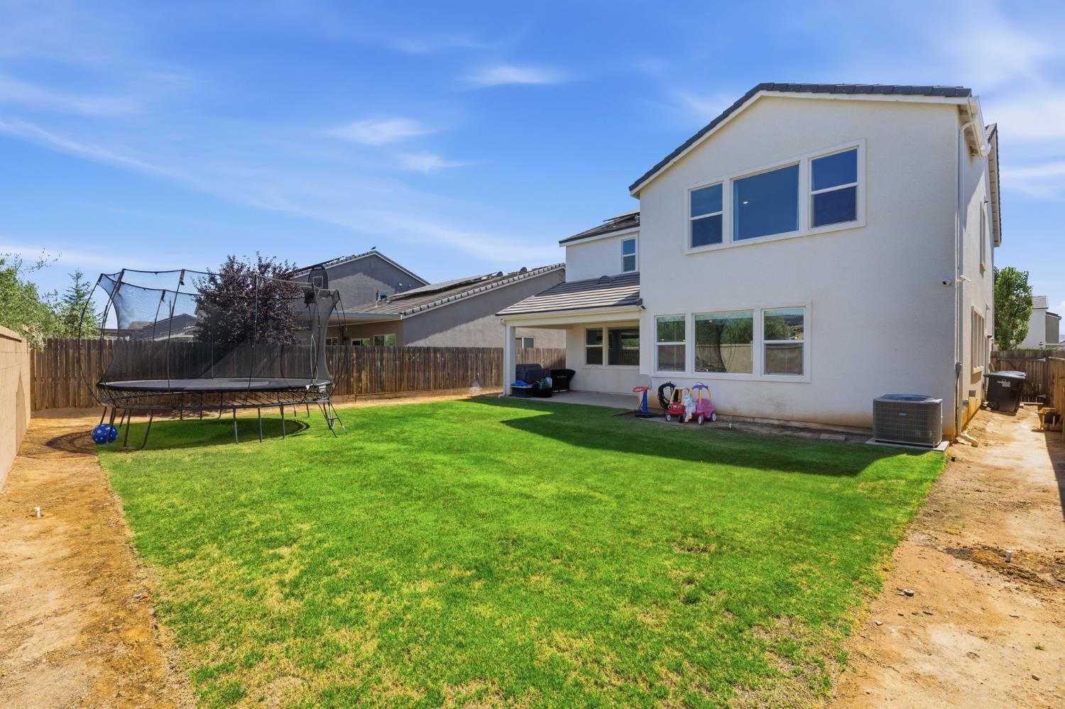 186 Sentinel Dr S, Madera, CA 93636