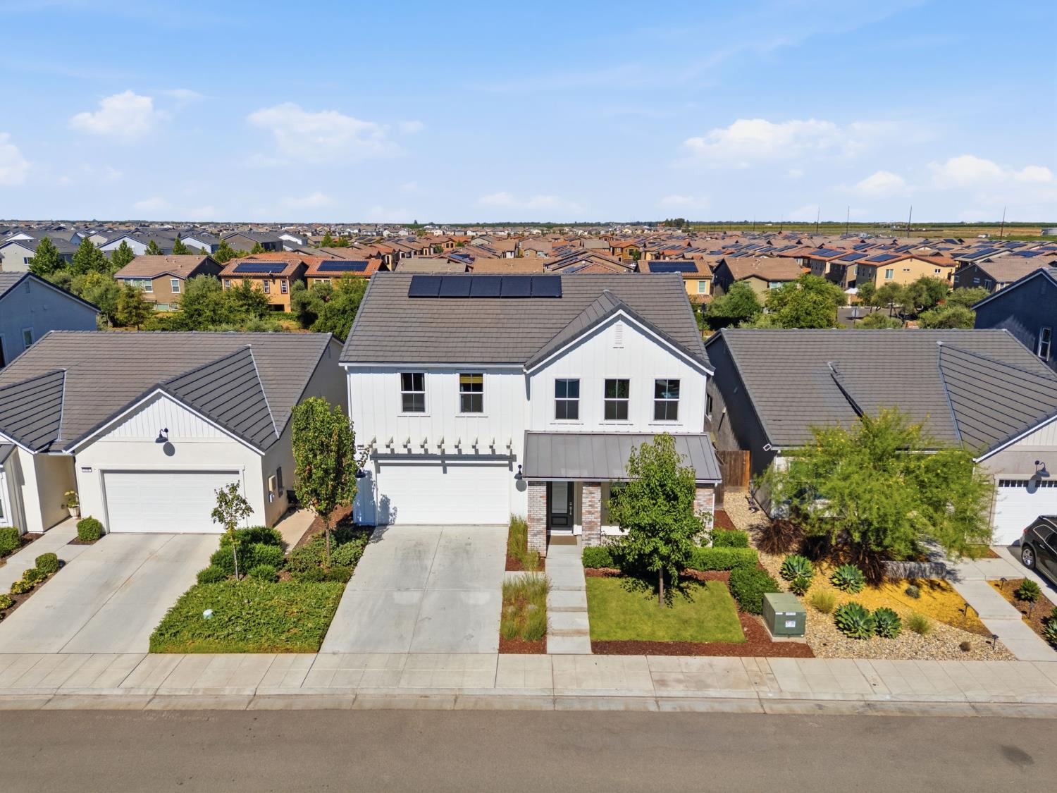 186 Sentinel Dr S, Madera, CA 93636