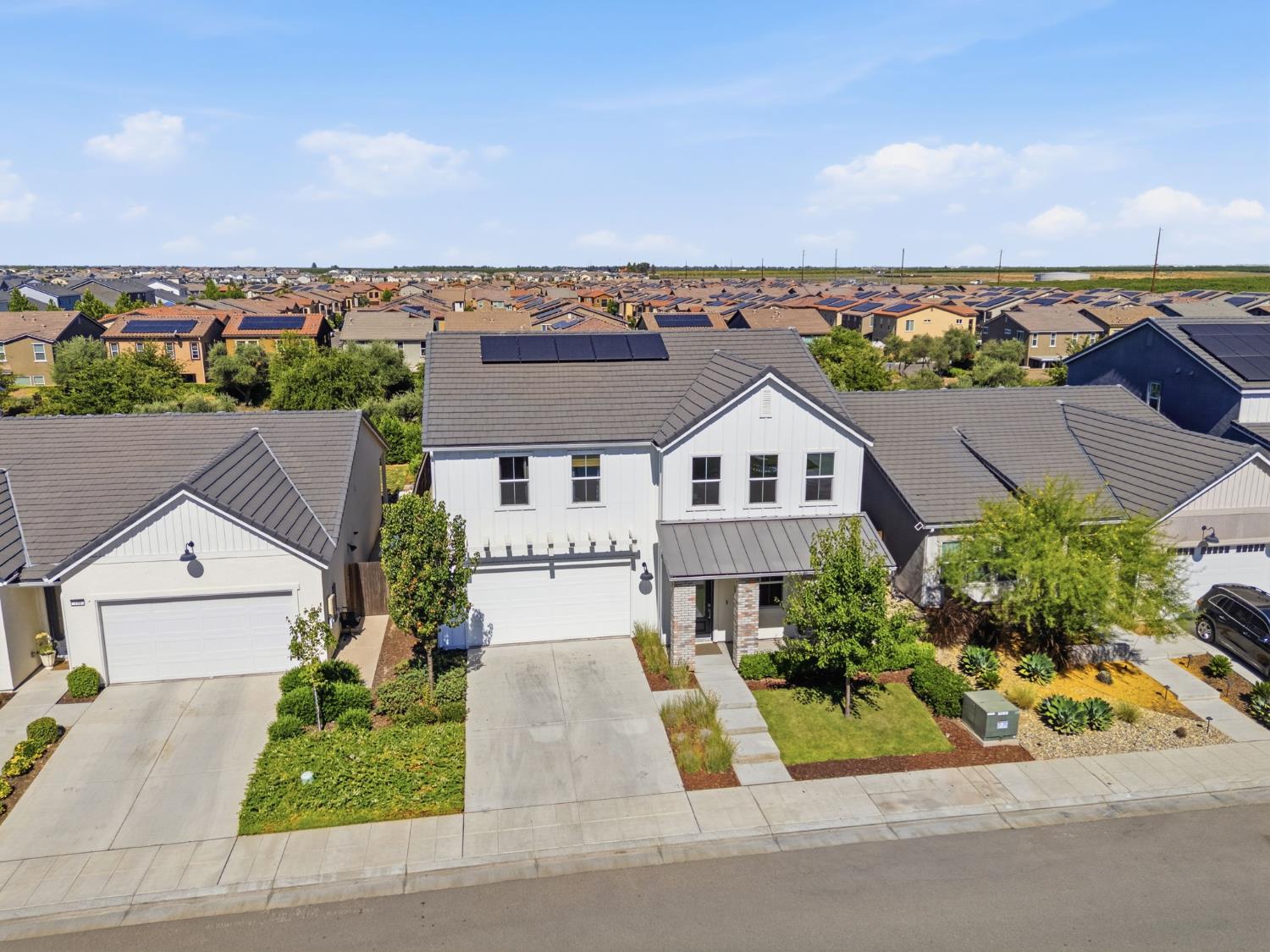 186 Sentinel Dr S, Madera, CA 93636