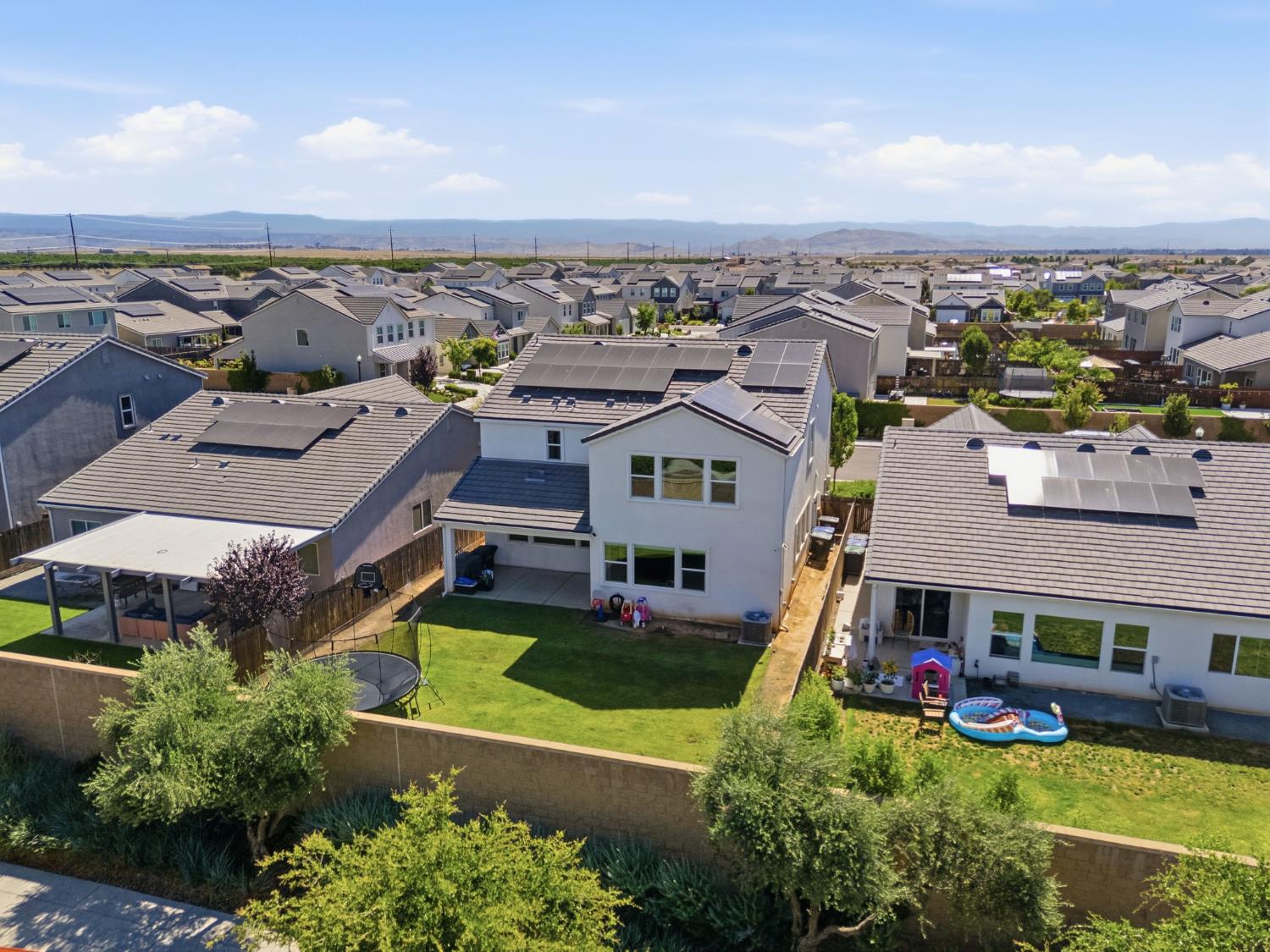 186 Sentinel Dr S, Madera, CA 93636